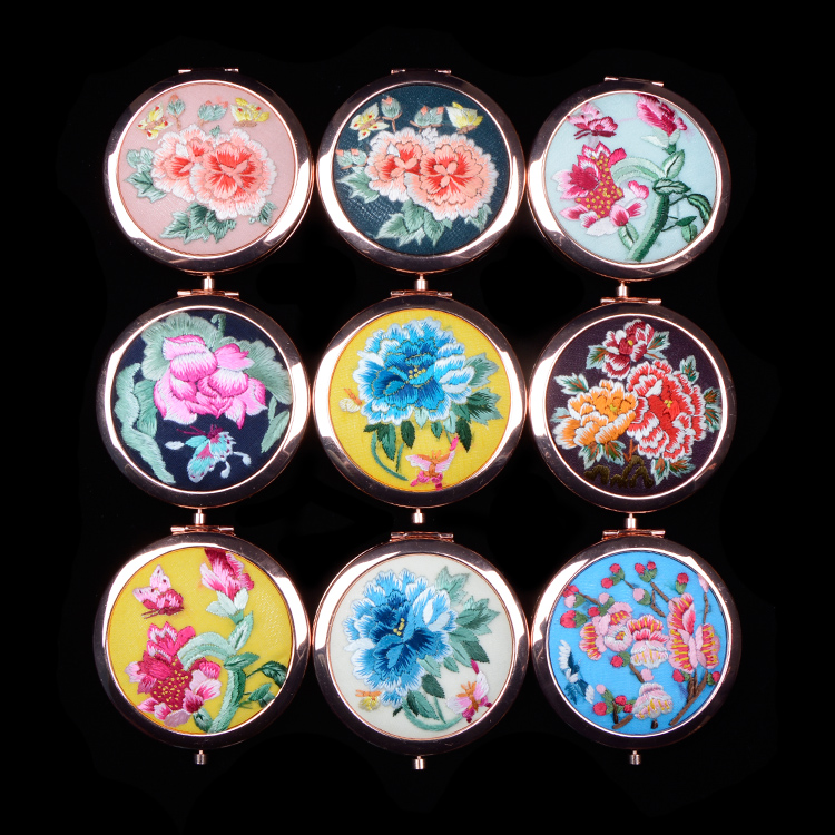 西乌珠穆沁旗化妆随身镜精品出国送礼刺绣中国风古风摄影 手绣镜子